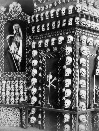 Imagen de la galería: 1767699124_vampiros.org_chapel_of_skulls